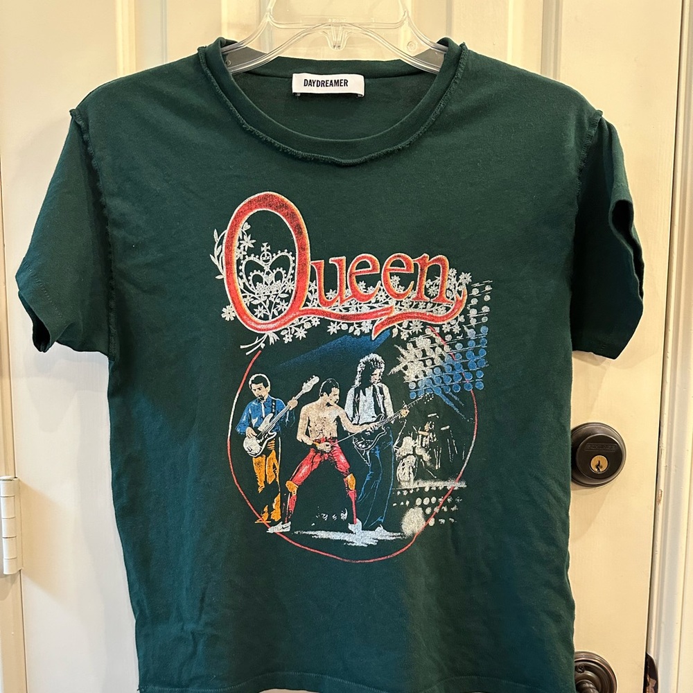 Daydreamer Queen t shirt. Gently worn. Size small. Forest green.